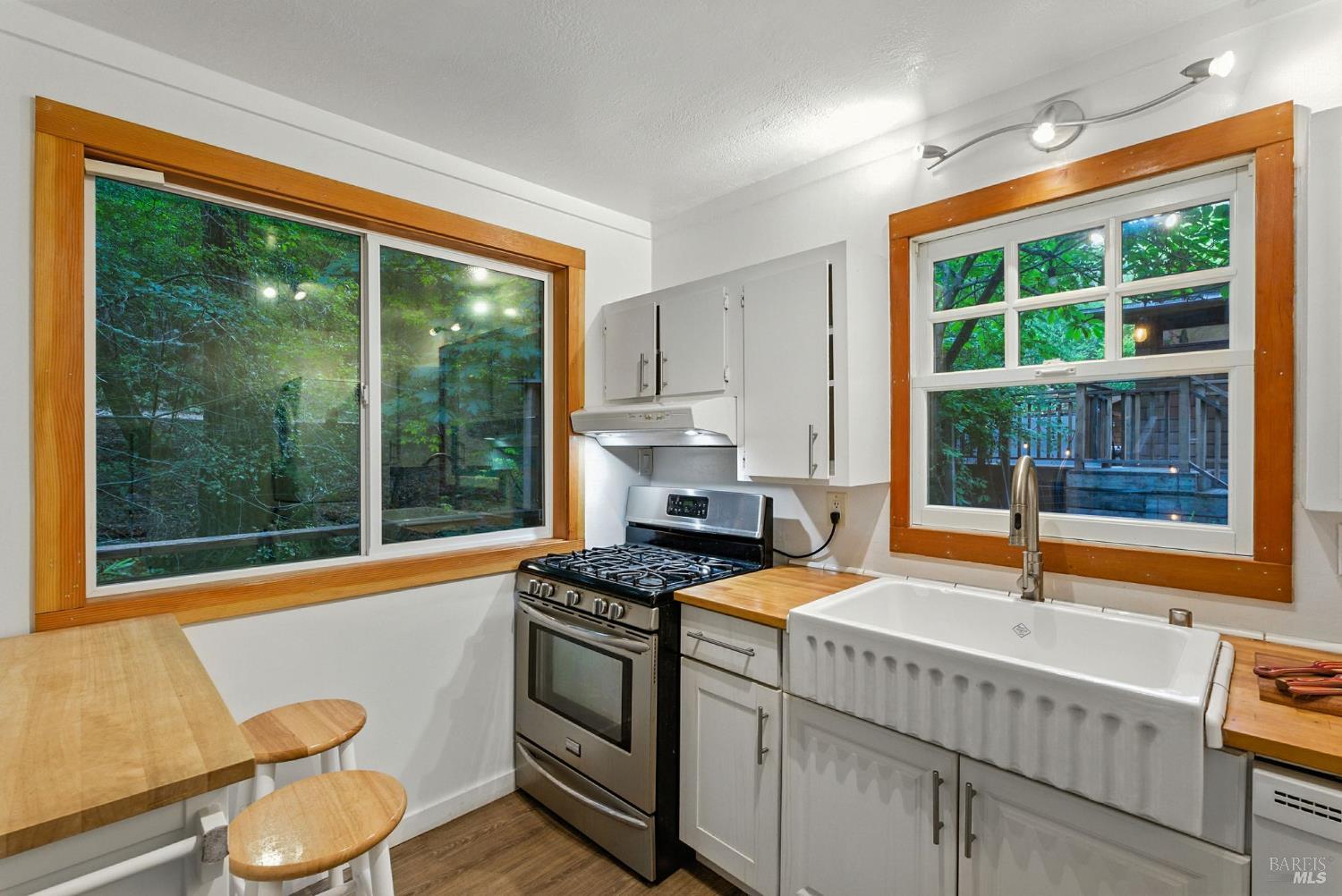 Detail Gallery Image 40 of 58 For 7395 Sir Francis Drake Blvd, Lagunitas,  CA 94938 - 5 Beds | 4 Baths