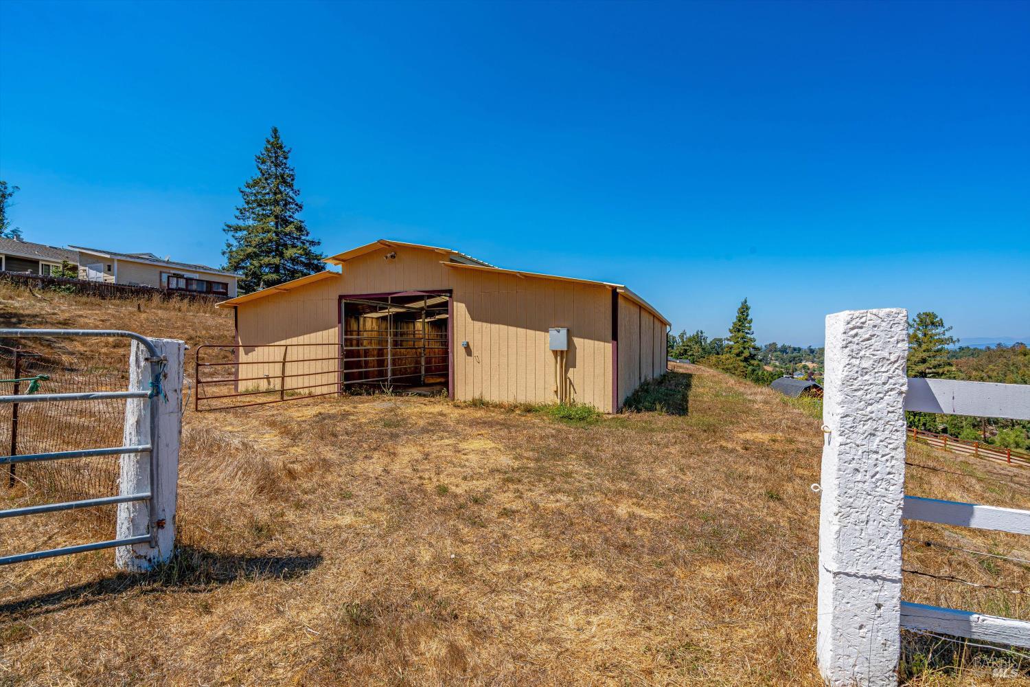 Detail Gallery Image 17 of 87 For 411 Highland Ave, Penngrove,  CA 94951 - 6 Beds | 5/1 Baths