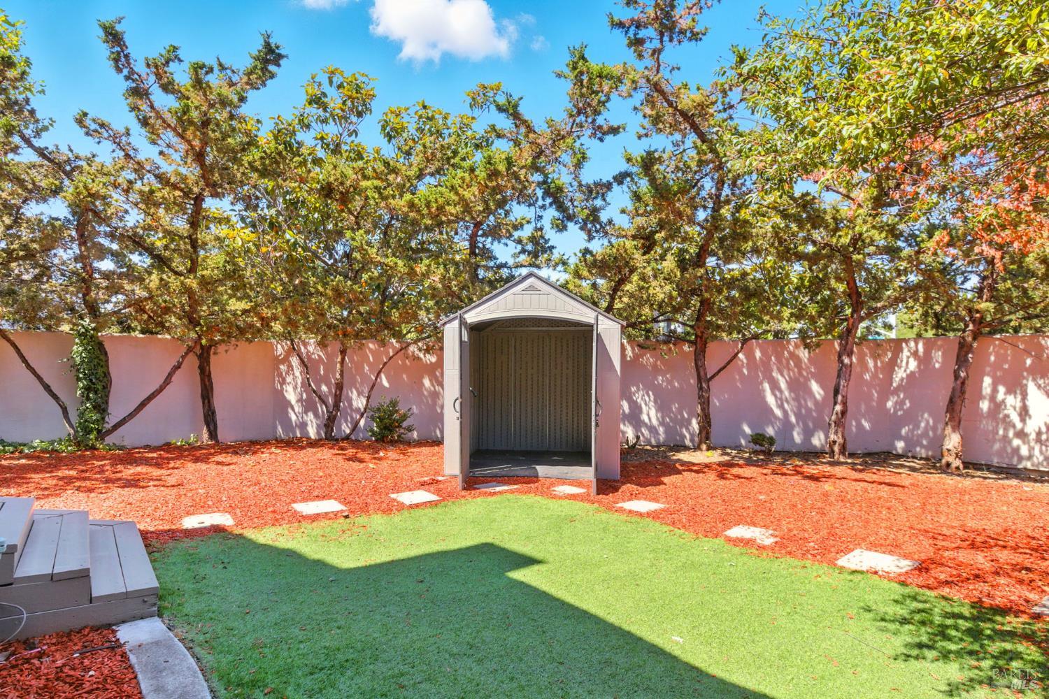 Detail Gallery Image 17 of 24 For 837 Vineyard Pl, Petaluma,  CA 94954 - 3 Beds | 2/1 Baths
