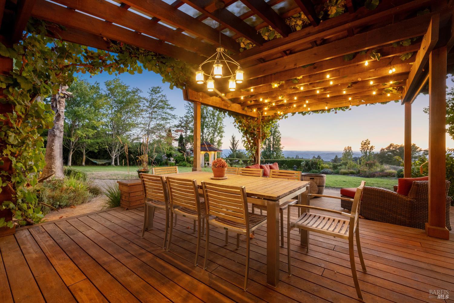 Detail Gallery Image 28 of 71 For 4636 Pepperwood Dr, Penngrove,  CA 94951 - 3 Beds | 2/1 Baths