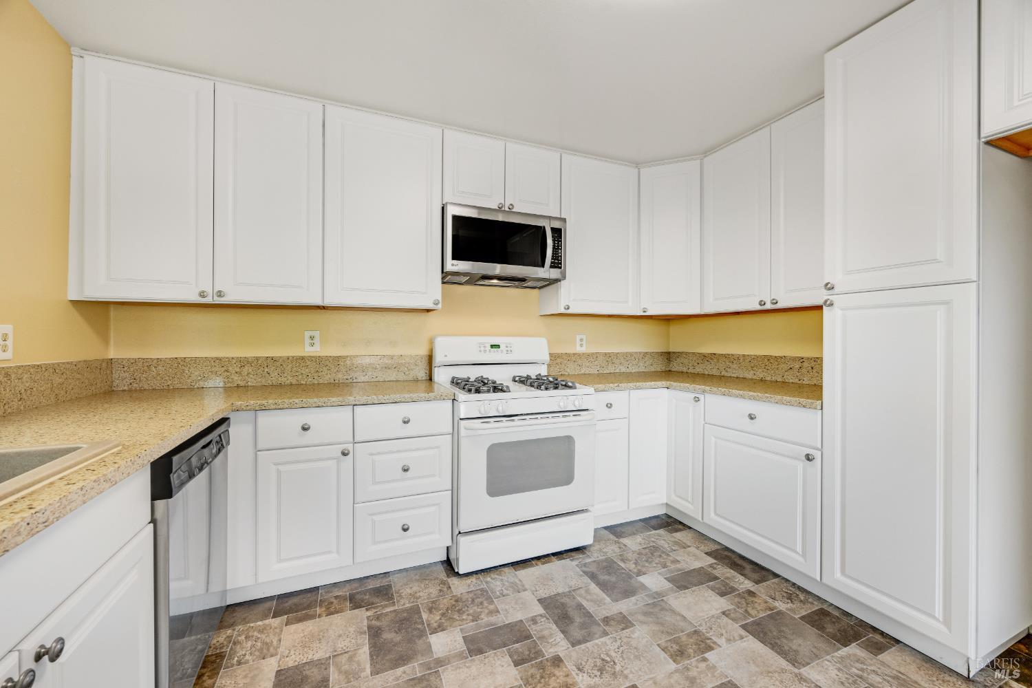 Detail Gallery Image 18 of 50 For 540 Lanyard Ct, Rohnert Park,  CA 94928 - 3 Beds | 2 Baths