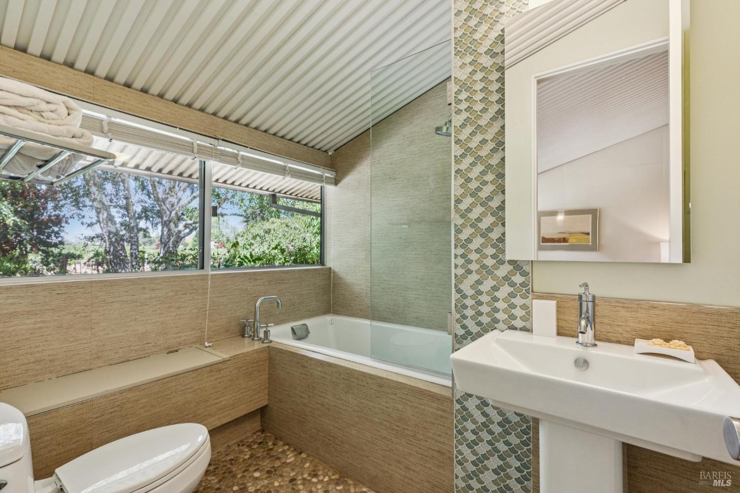 Detail Gallery Image 56 of 80 For 1819 Zinfandel Ln, Saint Helena,  CA 94574 - 3 Beds | 3/1 Baths