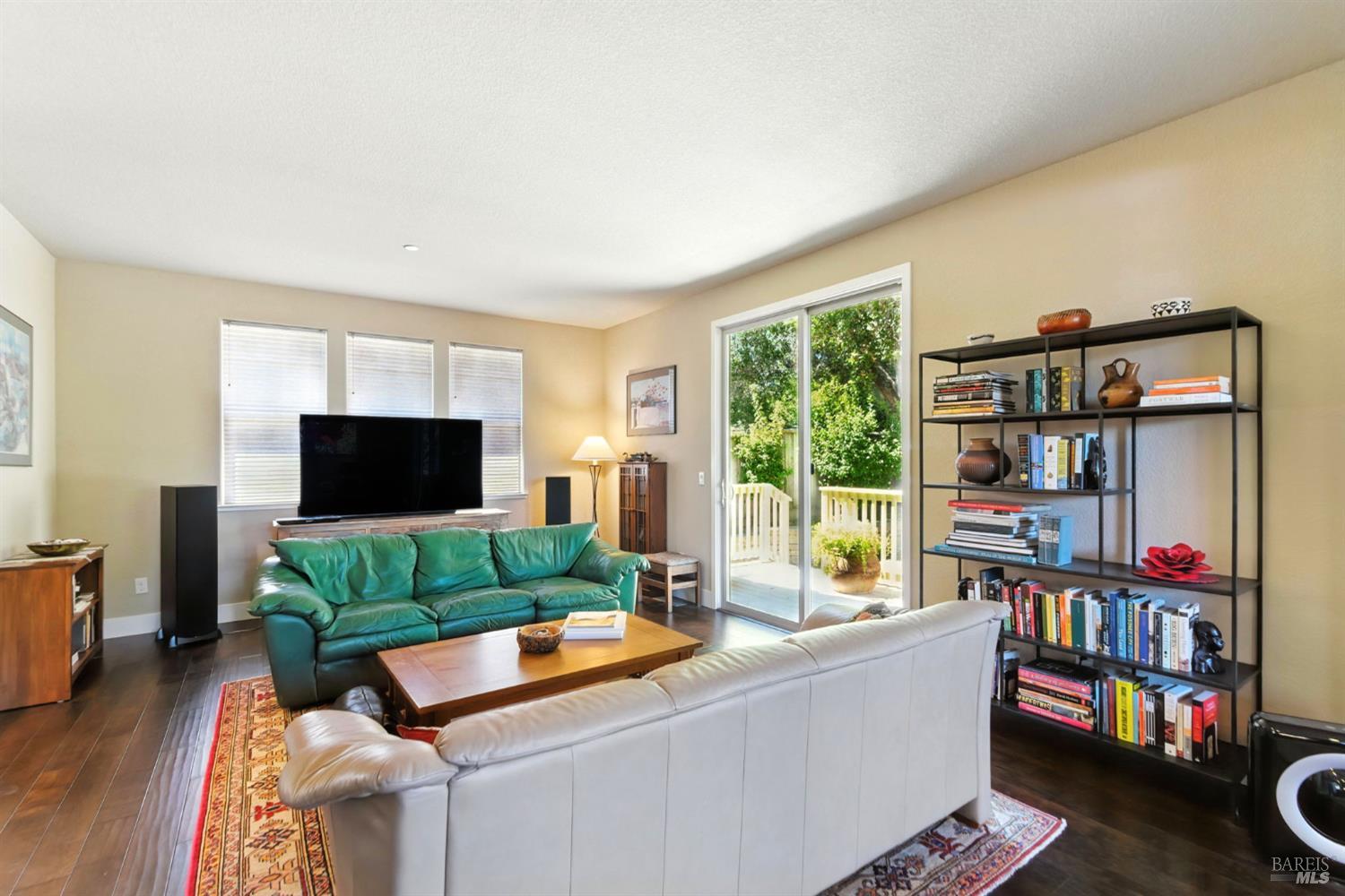 Detail Gallery Image 8 of 62 For 830 Litchfield Ave, Sebastopol,  CA 95472 - 5 Beds | 4 Baths