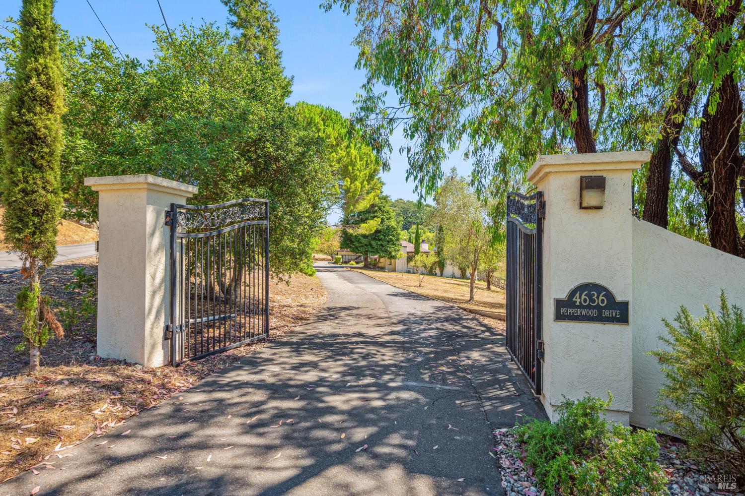 Detail Gallery Image 2 of 71 For 4636 Pepperwood Dr, Penngrove,  CA 94951 - 3 Beds | 2/1 Baths