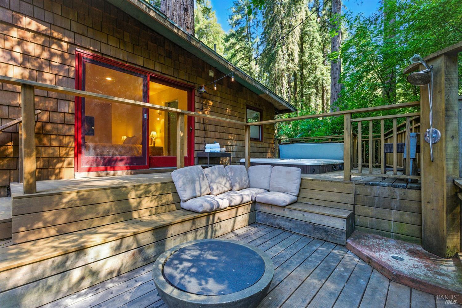 Detail Gallery Image 16 of 58 For 7395 Sir Francis Drake Blvd, Lagunitas,  CA 94938 - 5 Beds | 4 Baths
