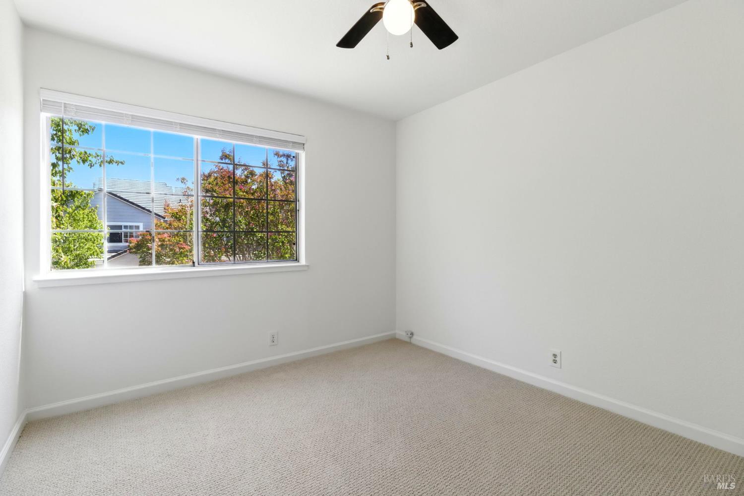 Detail Gallery Image 21 of 24 For 837 Vineyard Pl, Petaluma,  CA 94954 - 3 Beds | 2/1 Baths
