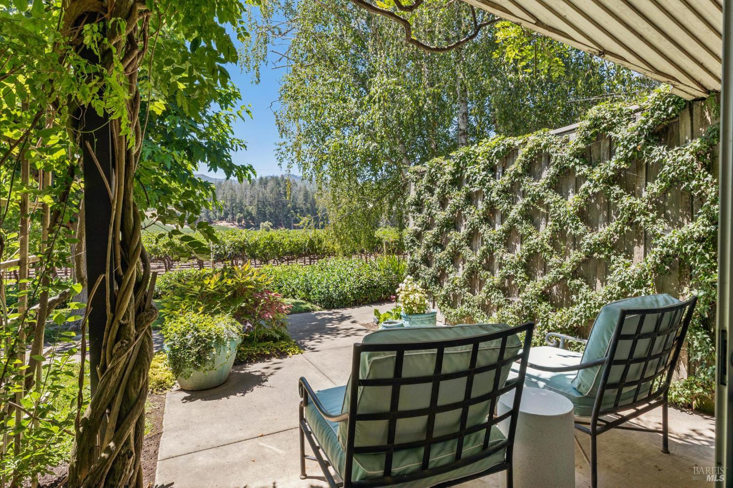 Detail Gallery Image 39 of 80 For 1819 Zinfandel Ln, Saint Helena,  CA 94574 - 3 Beds | 3/1 Baths