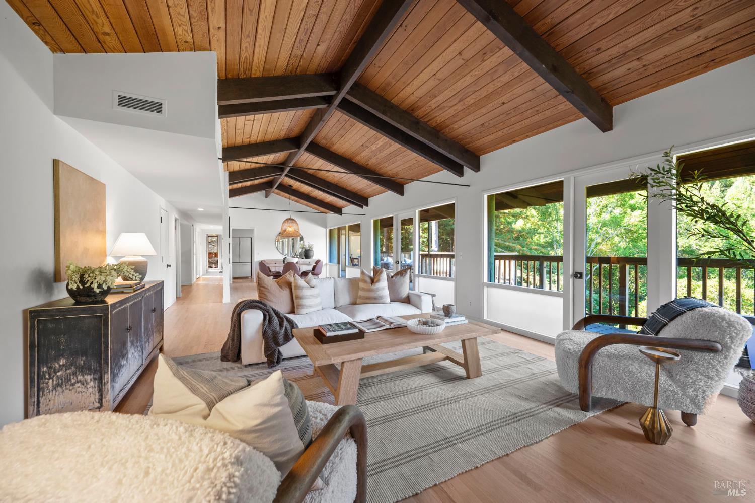 Detail Gallery Image 6 of 40 For 3 Coronet Way, Kentfield,  CA 94904 - 3 Beds | 2/1 Baths