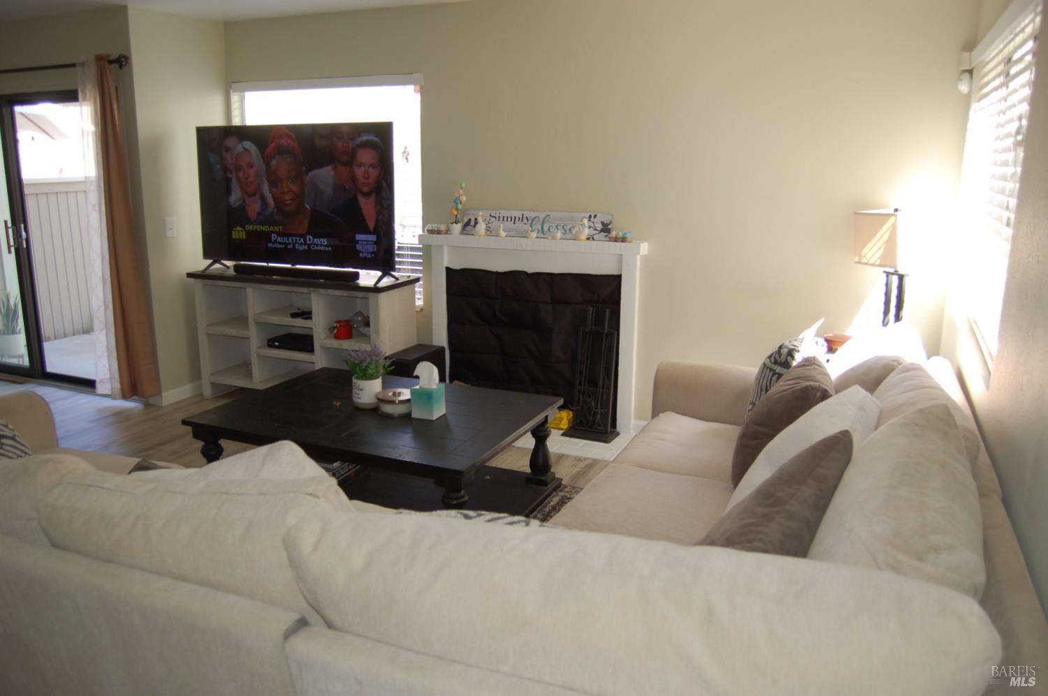 Detail Gallery Image 3 of 16 For 303 Atlas Dr #7,  Hercules,  CA 94547 - 2 Beds | 1/1 Baths