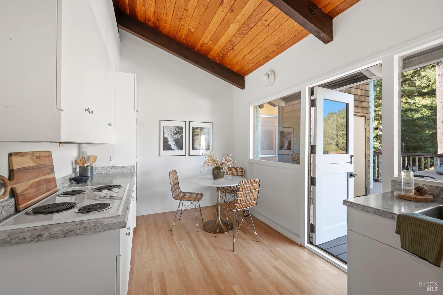 Detail Gallery Image 9 of 40 For 3 Coronet Way, Kentfield,  CA 94904 - 3 Beds | 2/1 Baths