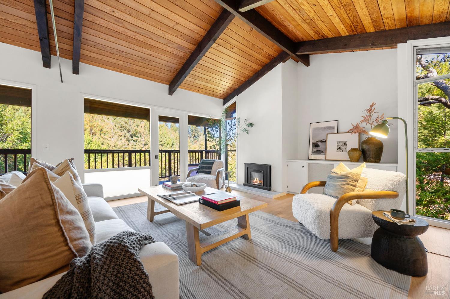 Detail Gallery Image 4 of 40 For 3 Coronet Way, Kentfield,  CA 94904 - 3 Beds | 2/1 Baths