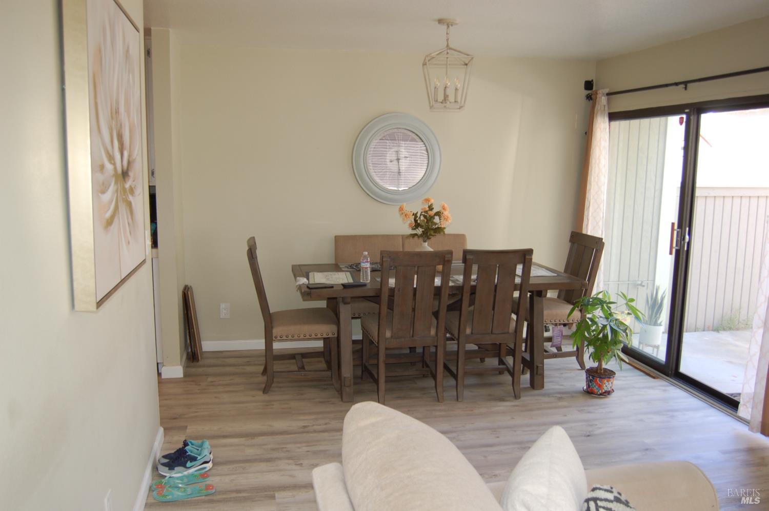 Detail Gallery Image 4 of 16 For 303 Atlas Dr #7,  Hercules,  CA 94547 - 2 Beds | 1/1 Baths