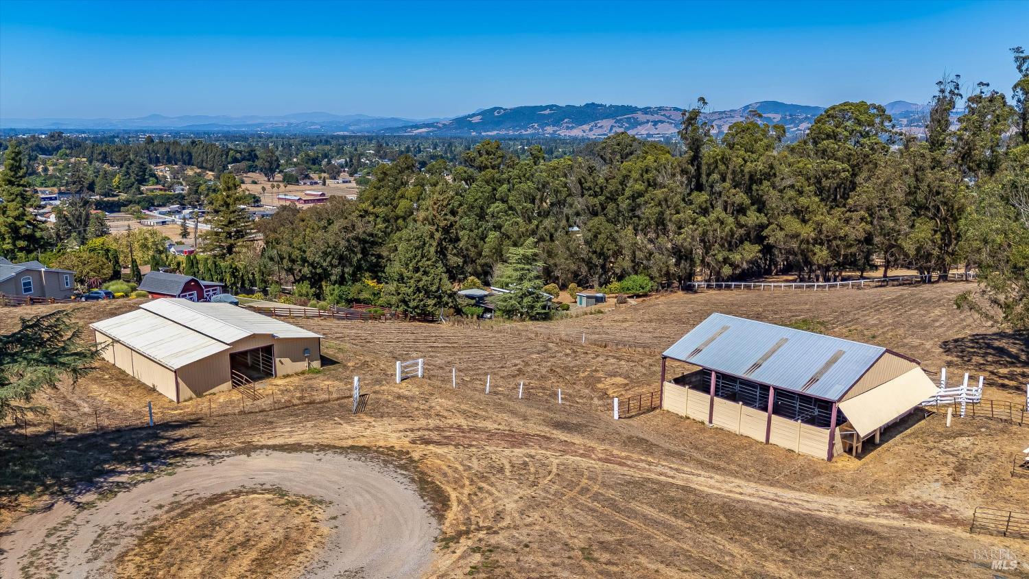 Detail Gallery Image 12 of 87 For 411 Highland Ave, Penngrove,  CA 94951 - 6 Beds | 5/1 Baths