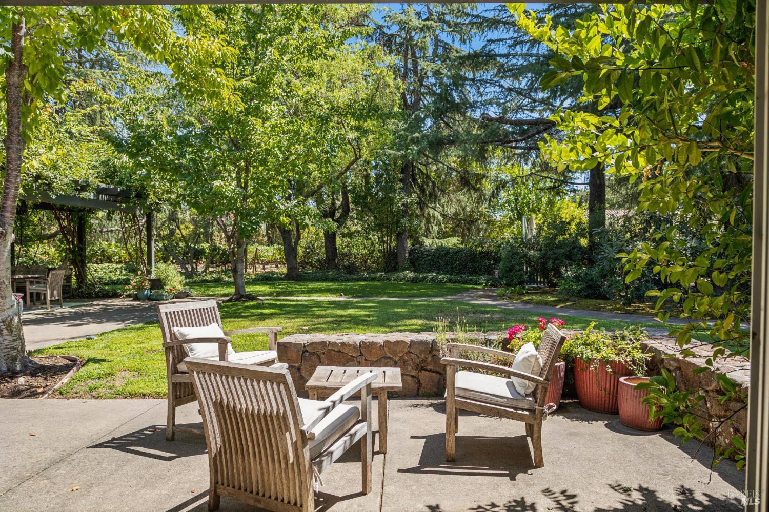 Detail Gallery Image 29 of 80 For 1819 Zinfandel Ln, Saint Helena,  CA 94574 - 3 Beds | 3/1 Baths