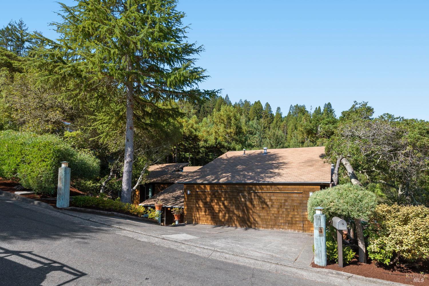 Detail Gallery Image 40 of 40 For 3 Coronet Way, Kentfield,  CA 94904 - 3 Beds | 2/1 Baths