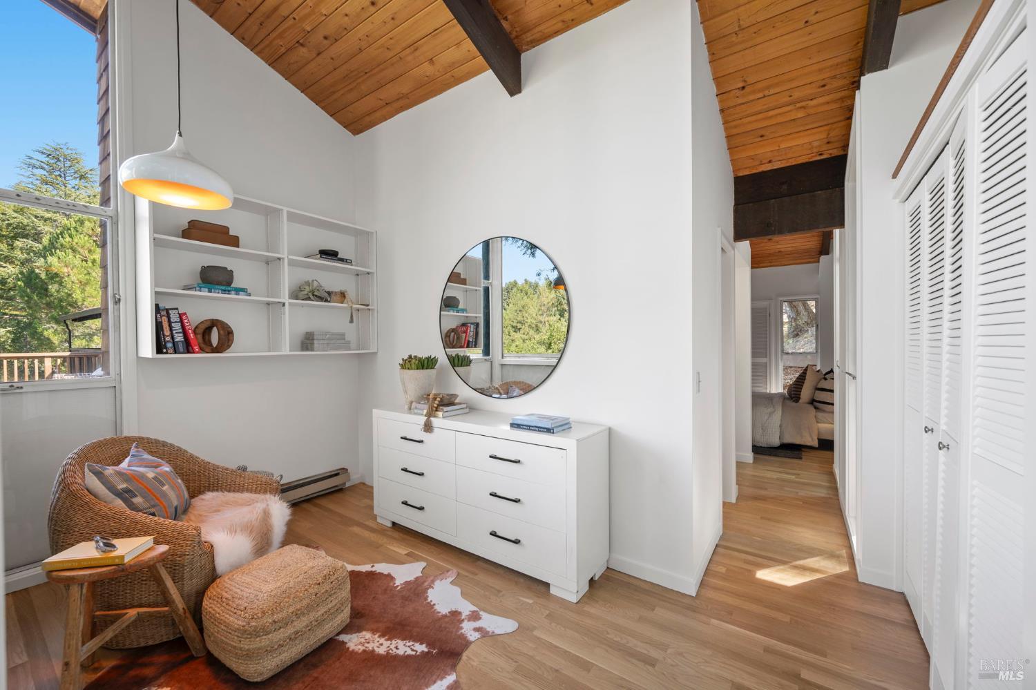 Detail Gallery Image 17 of 40 For 3 Coronet Way, Kentfield,  CA 94904 - 3 Beds | 2/1 Baths