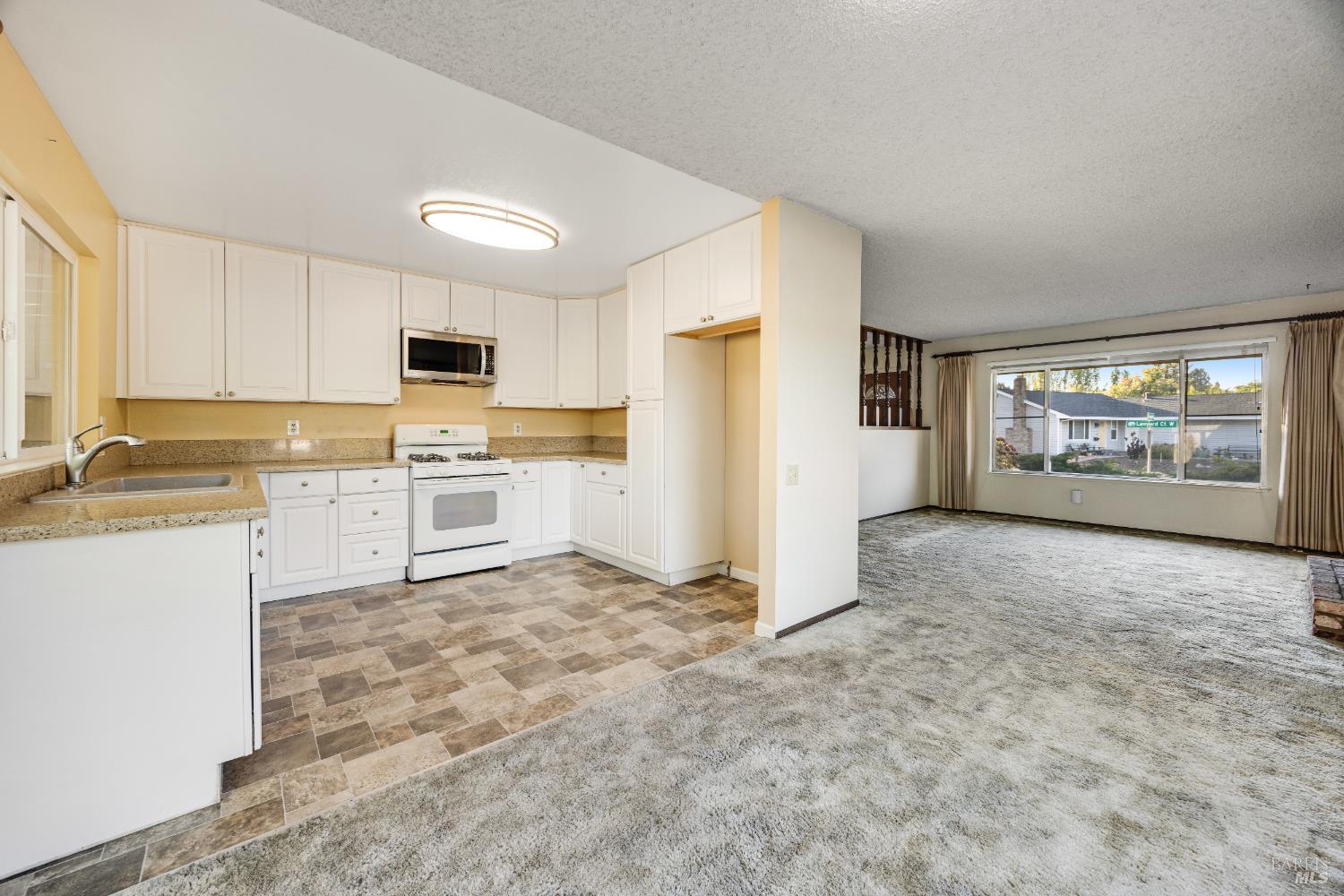 Detail Gallery Image 14 of 50 For 540 Lanyard Ct, Rohnert Park,  CA 94928 - 3 Beds | 2 Baths
