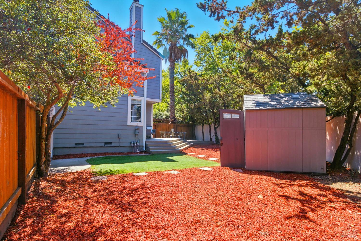 Detail Gallery Image 18 of 24 For 837 Vineyard Pl, Petaluma,  CA 94954 - 3 Beds | 2/1 Baths