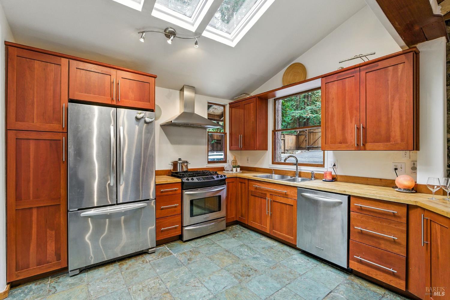 Detail Gallery Image 10 of 58 For 7395 Sir Francis Drake Blvd, Lagunitas,  CA 94938 - 5 Beds | 4 Baths