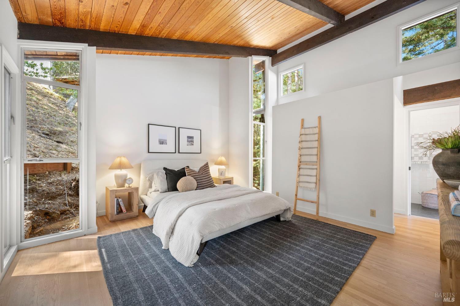Detail Gallery Image 12 of 40 For 3 Coronet Way, Kentfield,  CA 94904 - 3 Beds | 2/1 Baths