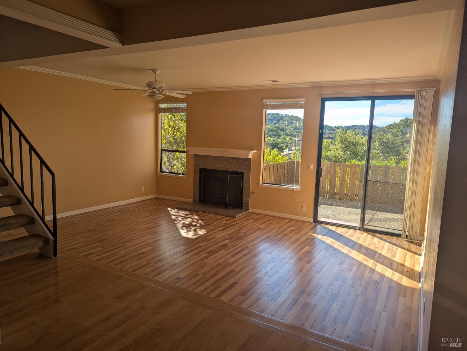 Detail Gallery Image 2 of 34 For 1 Columbine Ln, Novato,  CA 94947 - 3 Beds | 2/1 Baths