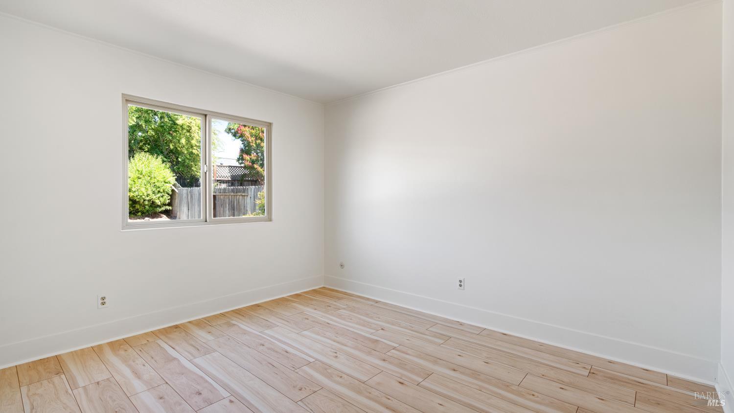 Detail Gallery Image 16 of 29 For 809 Robin Way, Petaluma,  CA 94954 - 4 Beds | 3 Baths