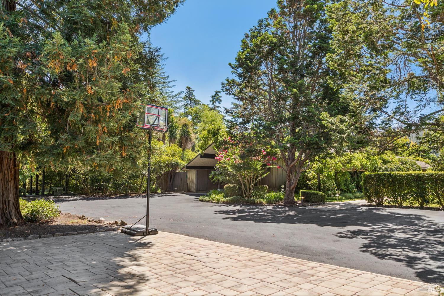Detail Gallery Image 72 of 80 For 1819 Zinfandel Ln, Saint Helena,  CA 94574 - 3 Beds | 3/1 Baths