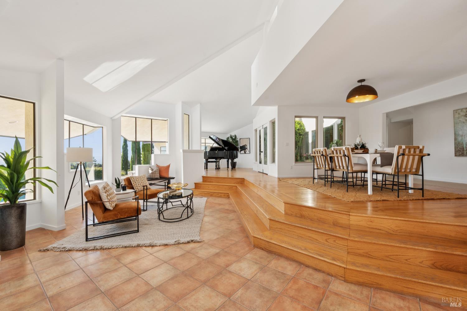 Detail Gallery Image 10 of 71 For 4636 Pepperwood Dr, Penngrove,  CA 94951 - 3 Beds | 2/1 Baths