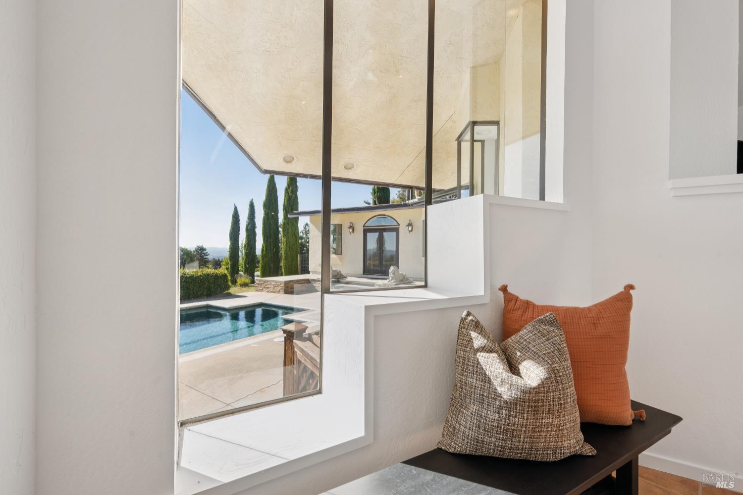 Detail Gallery Image 13 of 71 For 4636 Pepperwood Dr, Penngrove,  CA 94951 - 3 Beds | 2/1 Baths