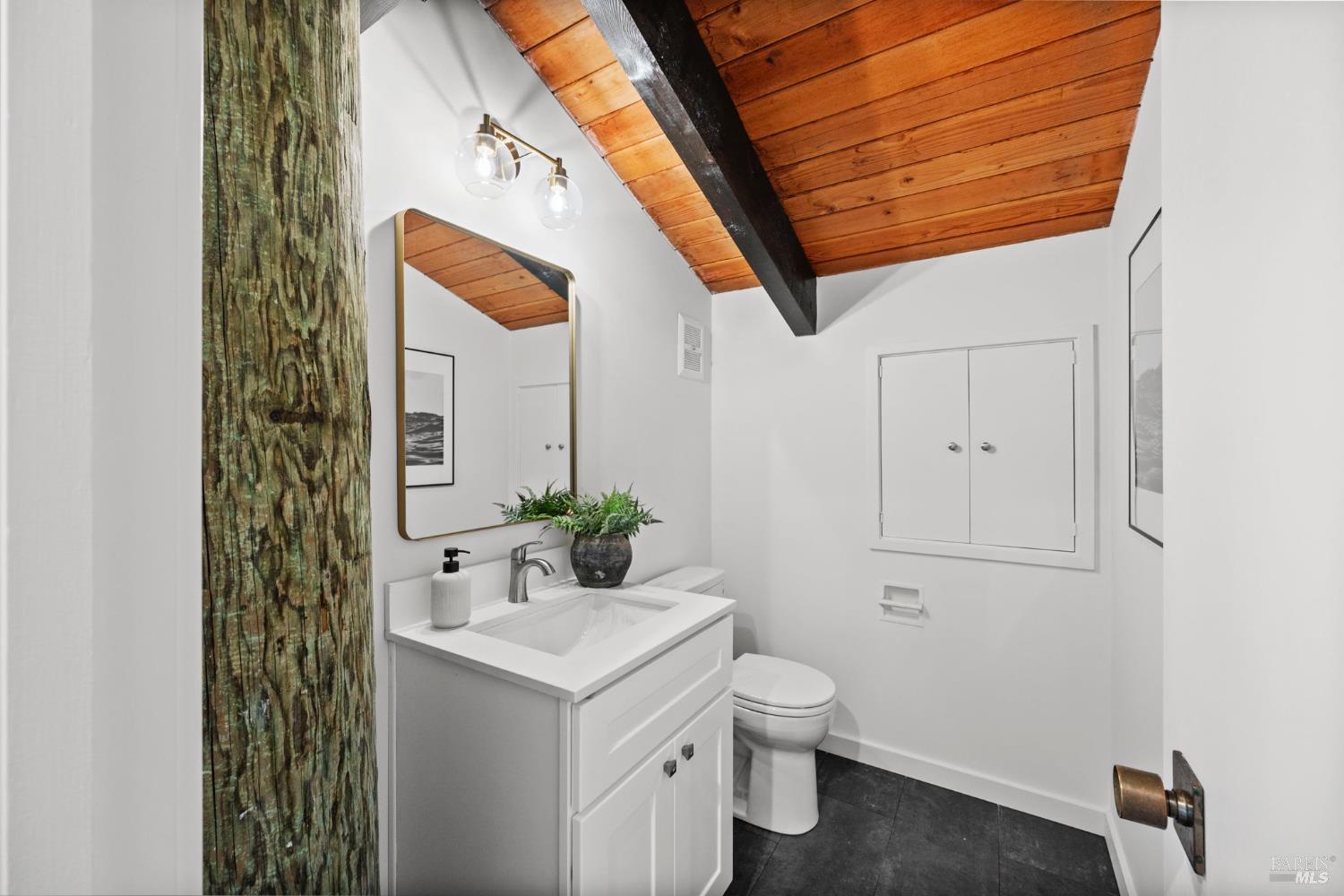 Detail Gallery Image 20 of 40 For 3 Coronet Way, Kentfield,  CA 94904 - 3 Beds | 2/1 Baths