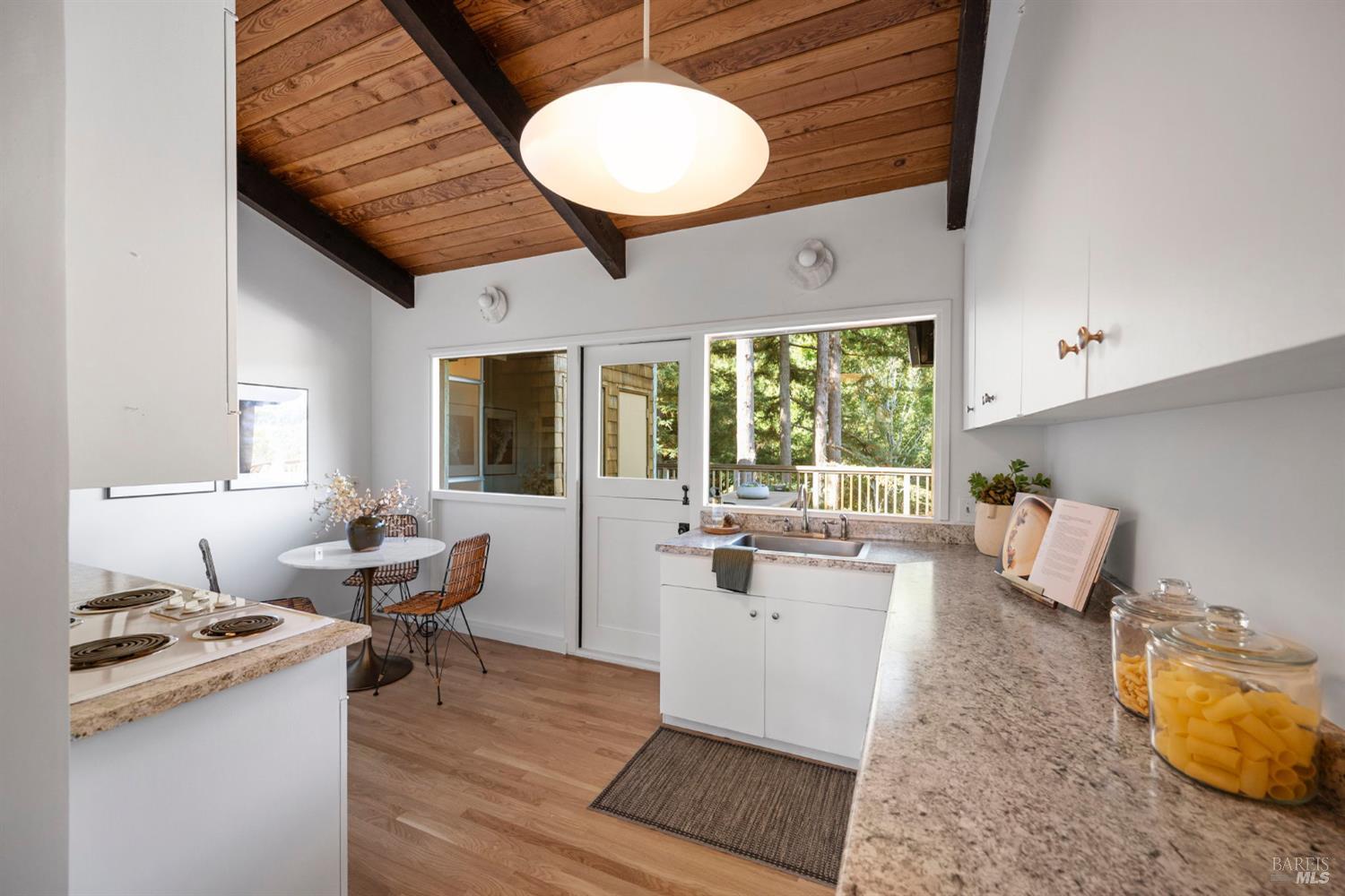 Detail Gallery Image 11 of 40 For 3 Coronet Way, Kentfield,  CA 94904 - 3 Beds | 2/1 Baths