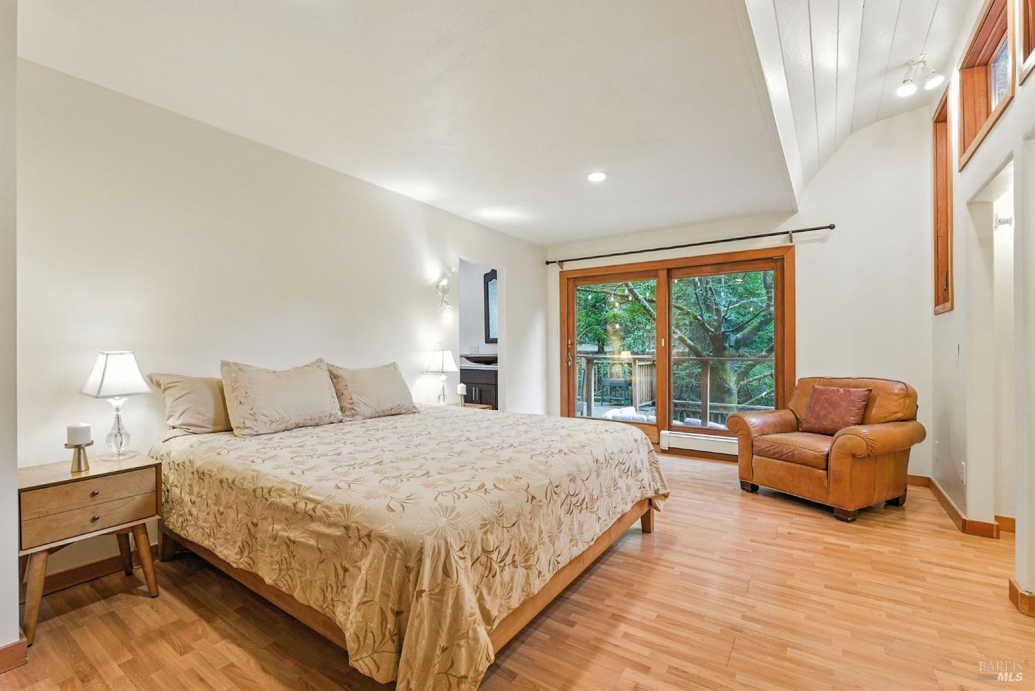 Detail Gallery Image 13 of 58 For 7395 Sir Francis Drake Blvd, Lagunitas,  CA 94938 - 5 Beds | 4 Baths