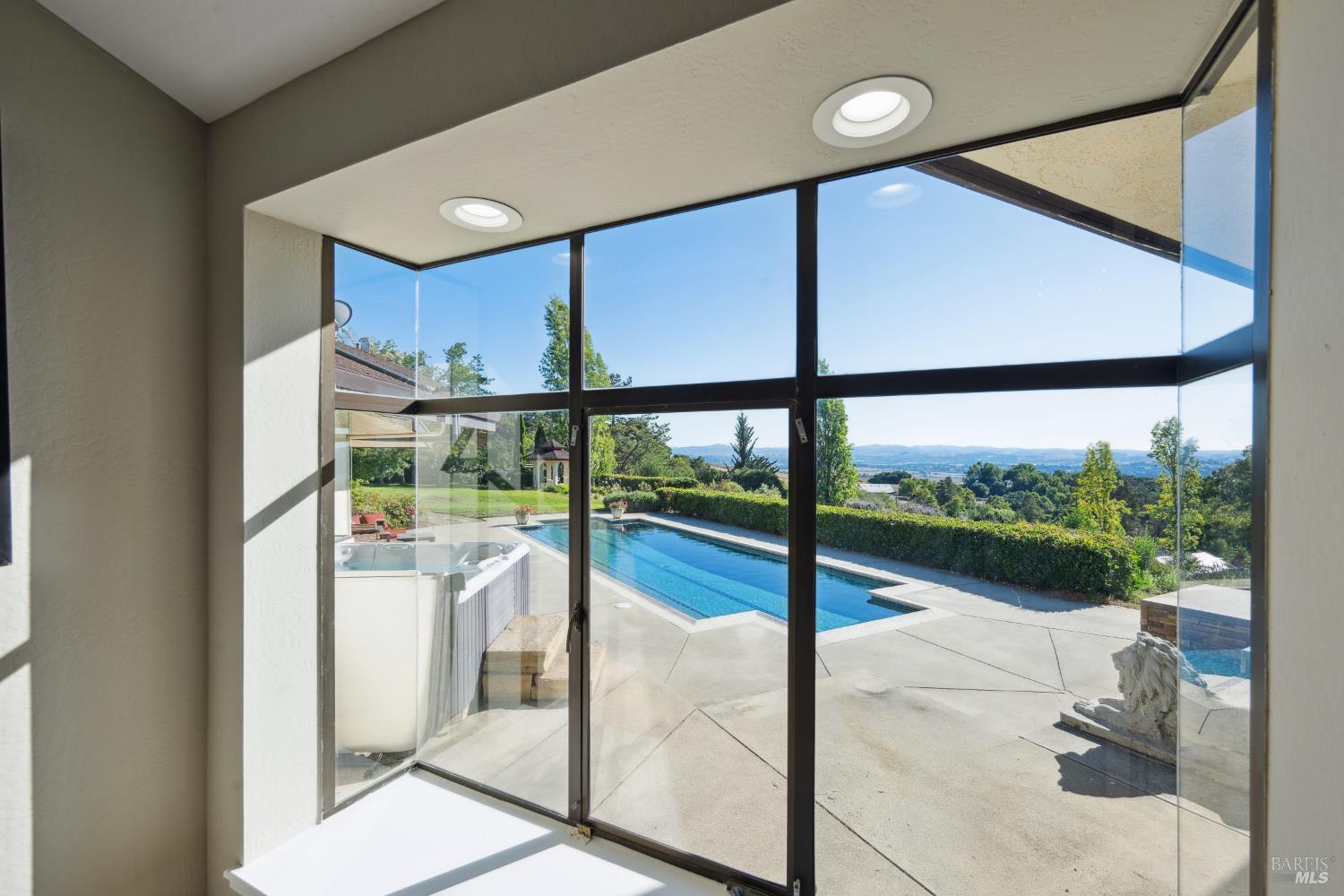 Detail Gallery Image 38 of 71 For 4636 Pepperwood Dr, Penngrove,  CA 94951 - 3 Beds | 2/1 Baths