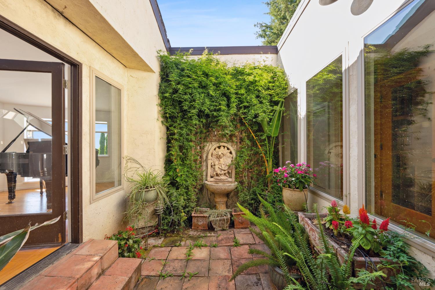 Detail Gallery Image 18 of 71 For 4636 Pepperwood Dr, Penngrove,  CA 94951 - 3 Beds | 2/1 Baths