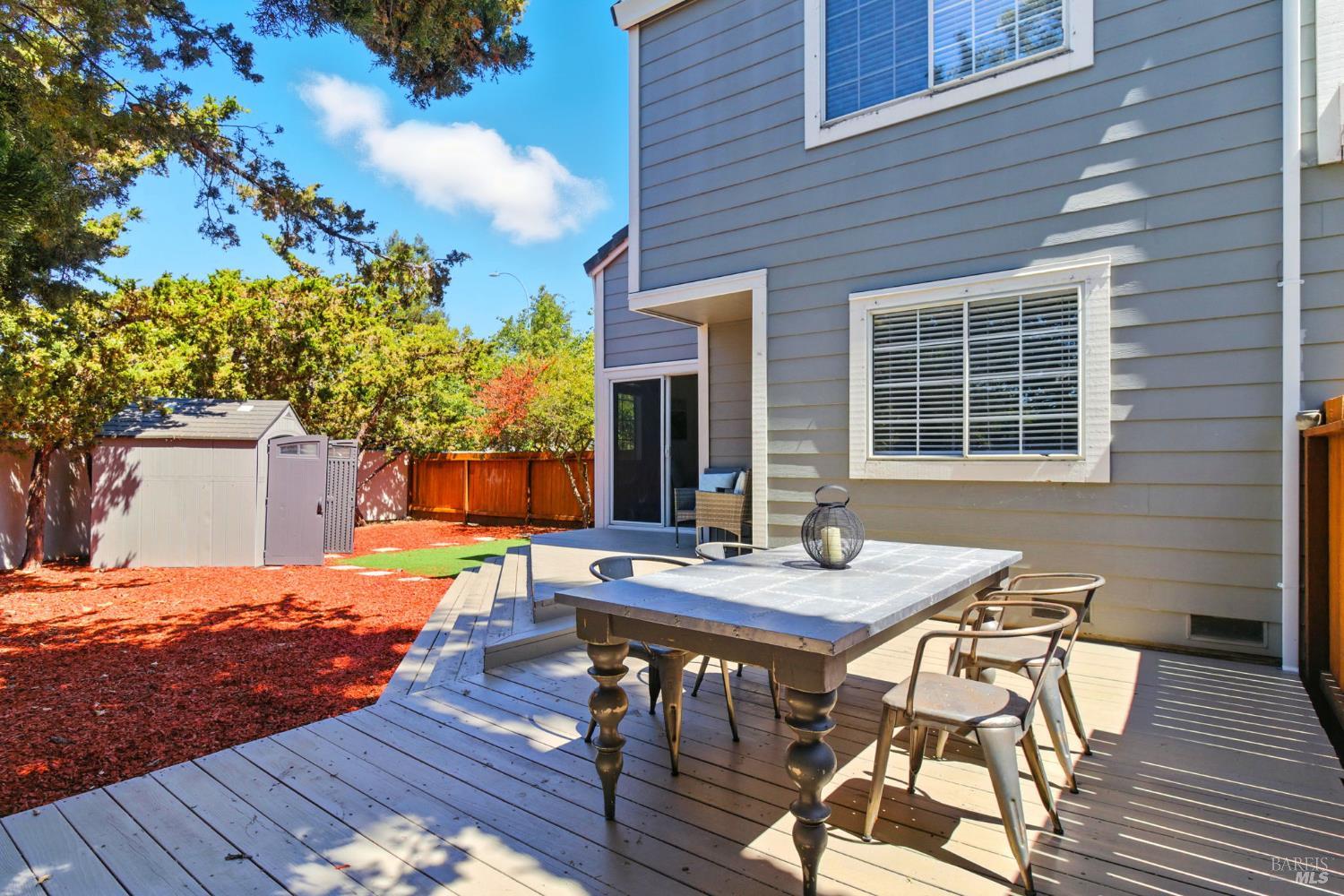 Detail Gallery Image 15 of 24 For 837 Vineyard Pl, Petaluma,  CA 94954 - 3 Beds | 2/1 Baths