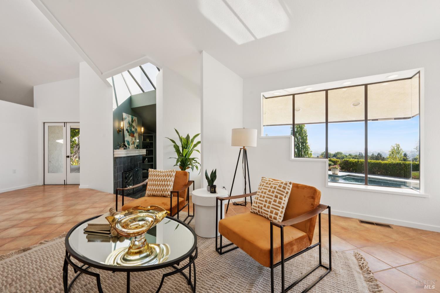 Detail Gallery Image 12 of 71 For 4636 Pepperwood Dr, Penngrove,  CA 94951 - 3 Beds | 2/1 Baths