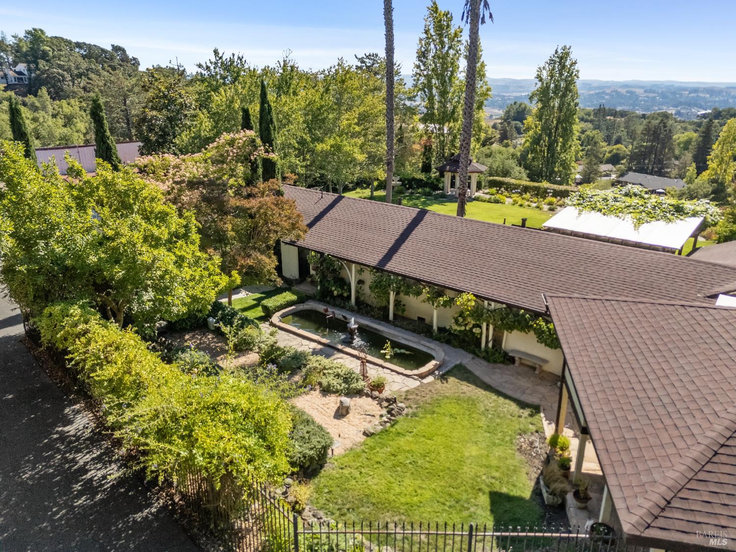Detail Gallery Image 4 of 71 For 4636 Pepperwood Dr, Penngrove,  CA 94951 - 3 Beds | 2/1 Baths