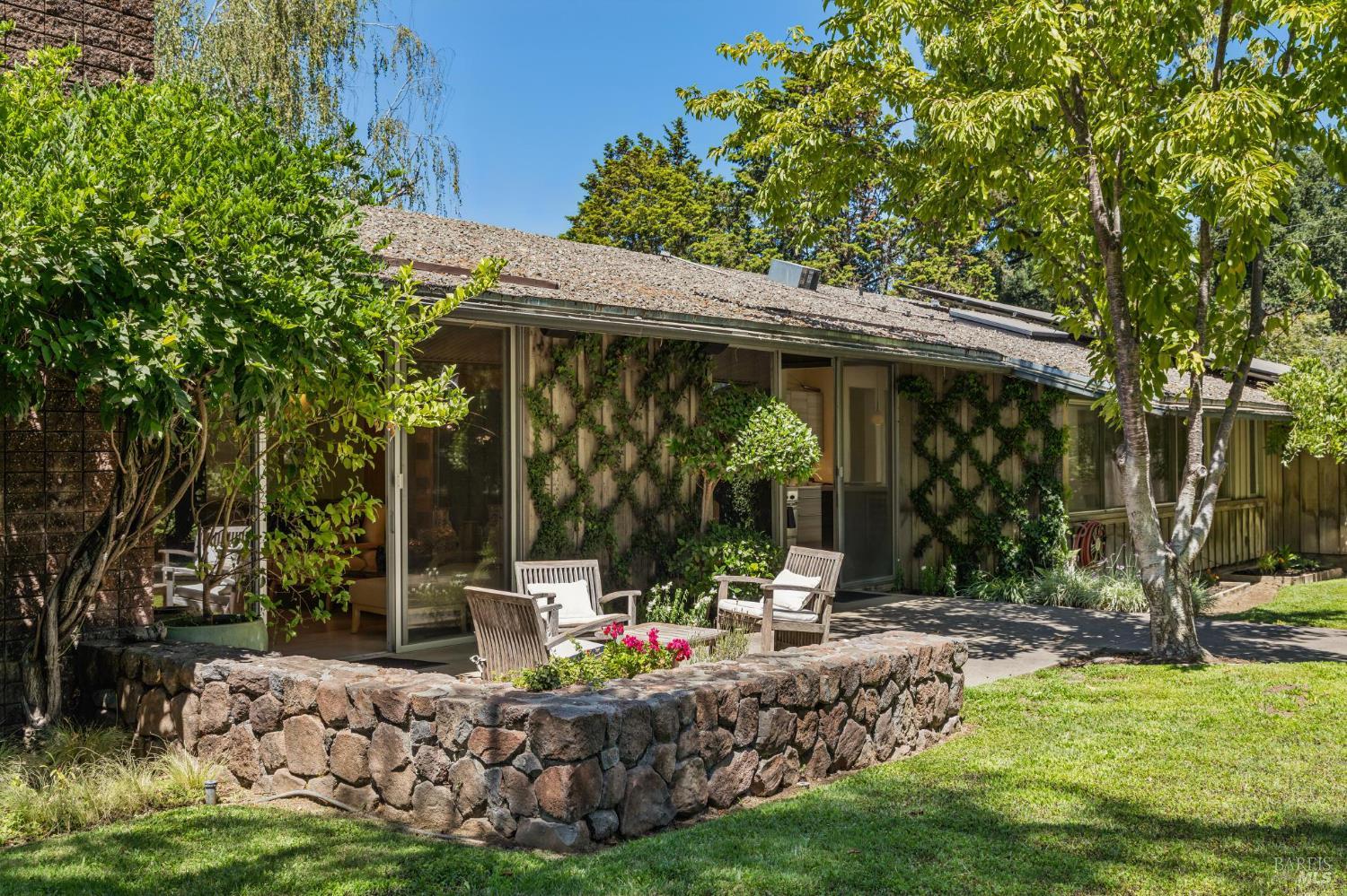 Detail Gallery Image 41 of 80 For 1819 Zinfandel Ln, Saint Helena,  CA 94574 - 3 Beds | 3/1 Baths