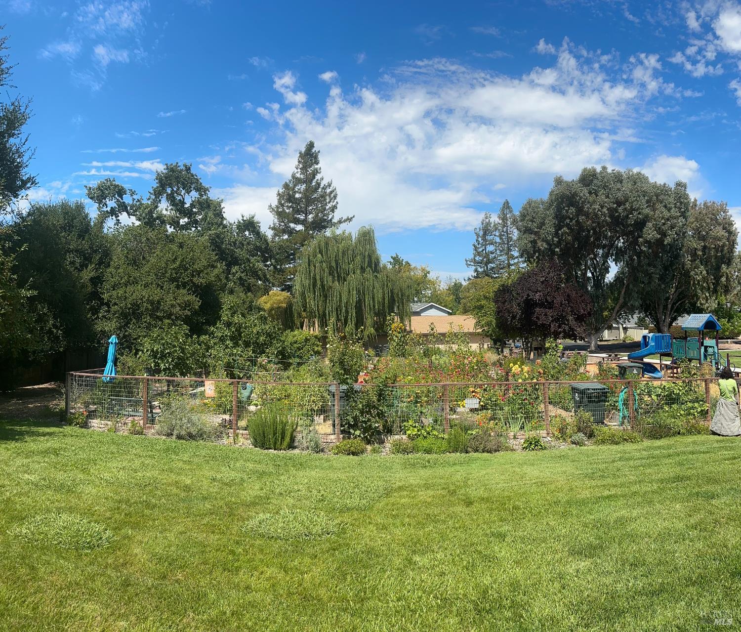 Detail Gallery Image 27 of 32 For 2520 Lakeview Dr, Santa Rosa,  CA 95405 - 3 Beds | 2 Baths