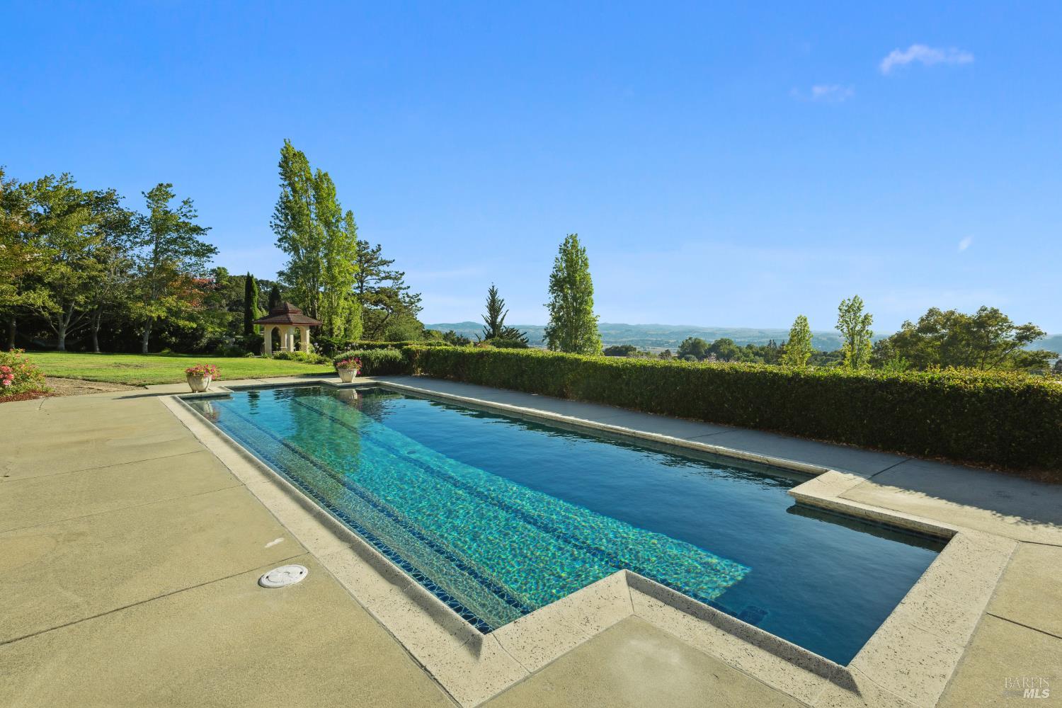 Detail Gallery Image 29 of 71 For 4636 Pepperwood Dr, Penngrove,  CA 94951 - 3 Beds | 2/1 Baths