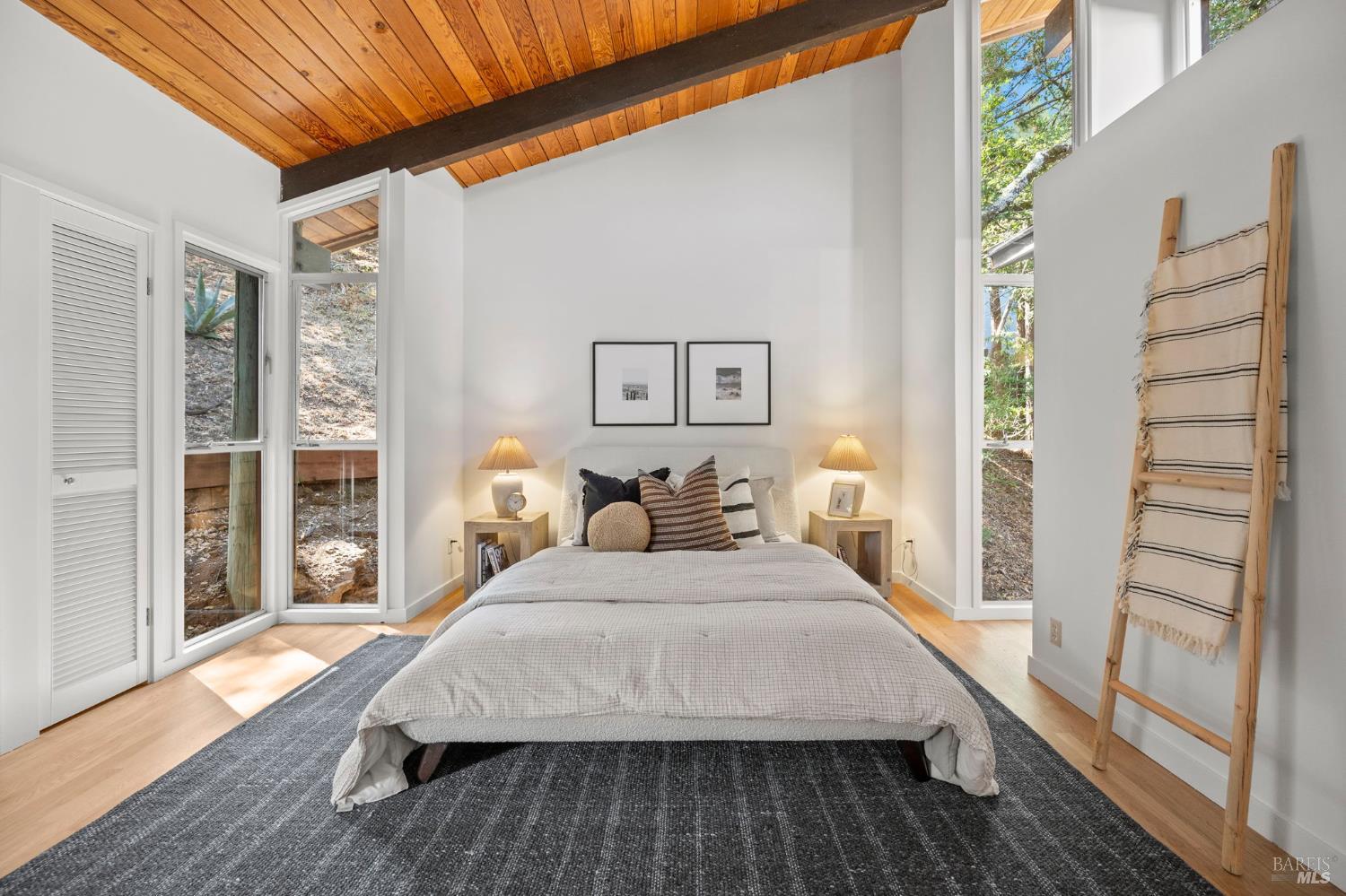 Detail Gallery Image 13 of 40 For 3 Coronet Way, Kentfield,  CA 94904 - 3 Beds | 2/1 Baths
