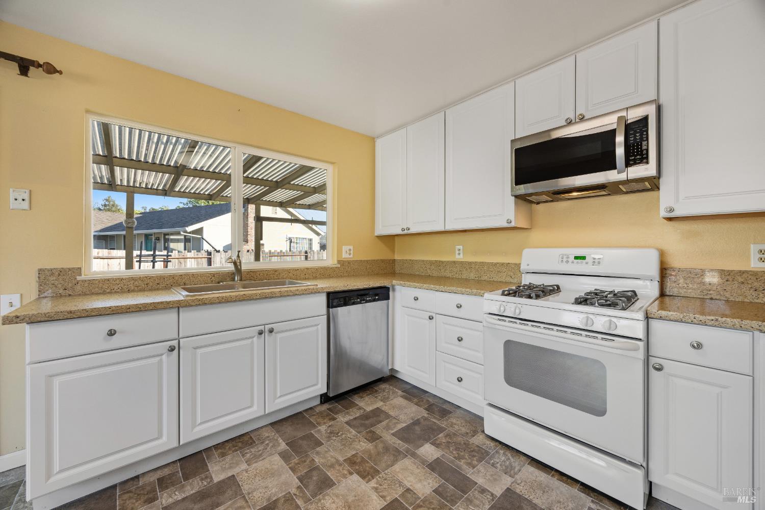 Detail Gallery Image 17 of 50 For 540 Lanyard Ct, Rohnert Park,  CA 94928 - 3 Beds | 2 Baths