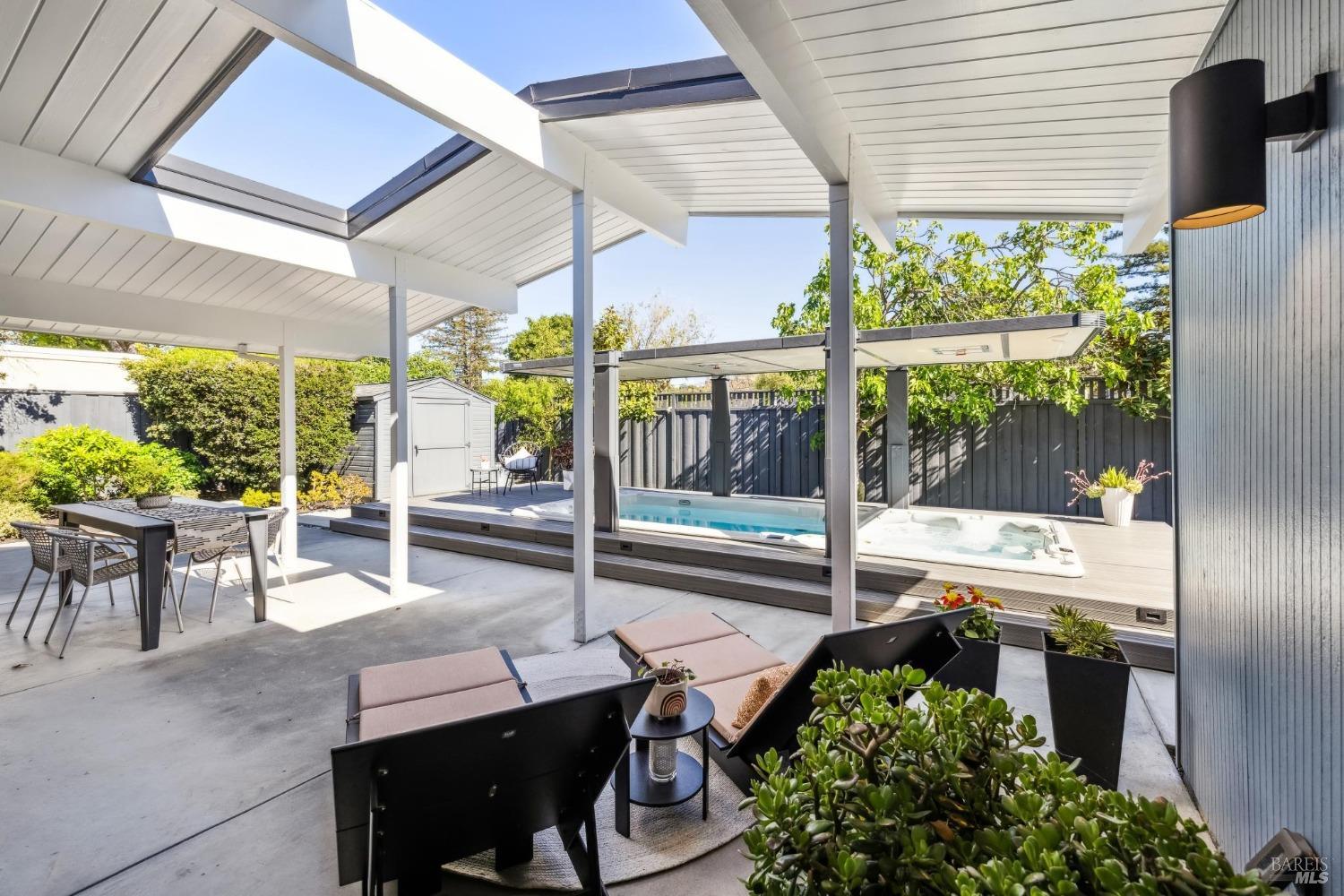 Detail Gallery Image 42 of 66 For 687 Cedarberry Ln, San Rafael,  CA 94903 - 4 Beds | 2 Baths