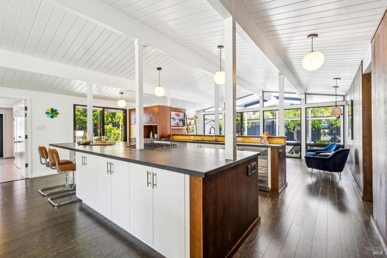 Detail Gallery Image 5 of 66 For 687 Cedarberry Ln, San Rafael,  CA 94903 - 4 Beds | 2 Baths