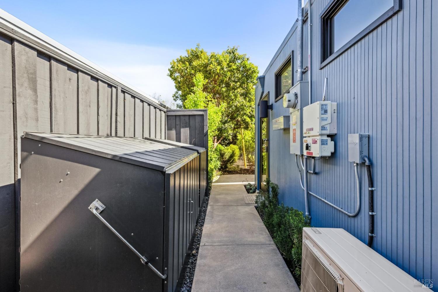 Detail Gallery Image 56 of 66 For 687 Cedarberry Ln, San Rafael,  CA 94903 - 4 Beds | 2 Baths