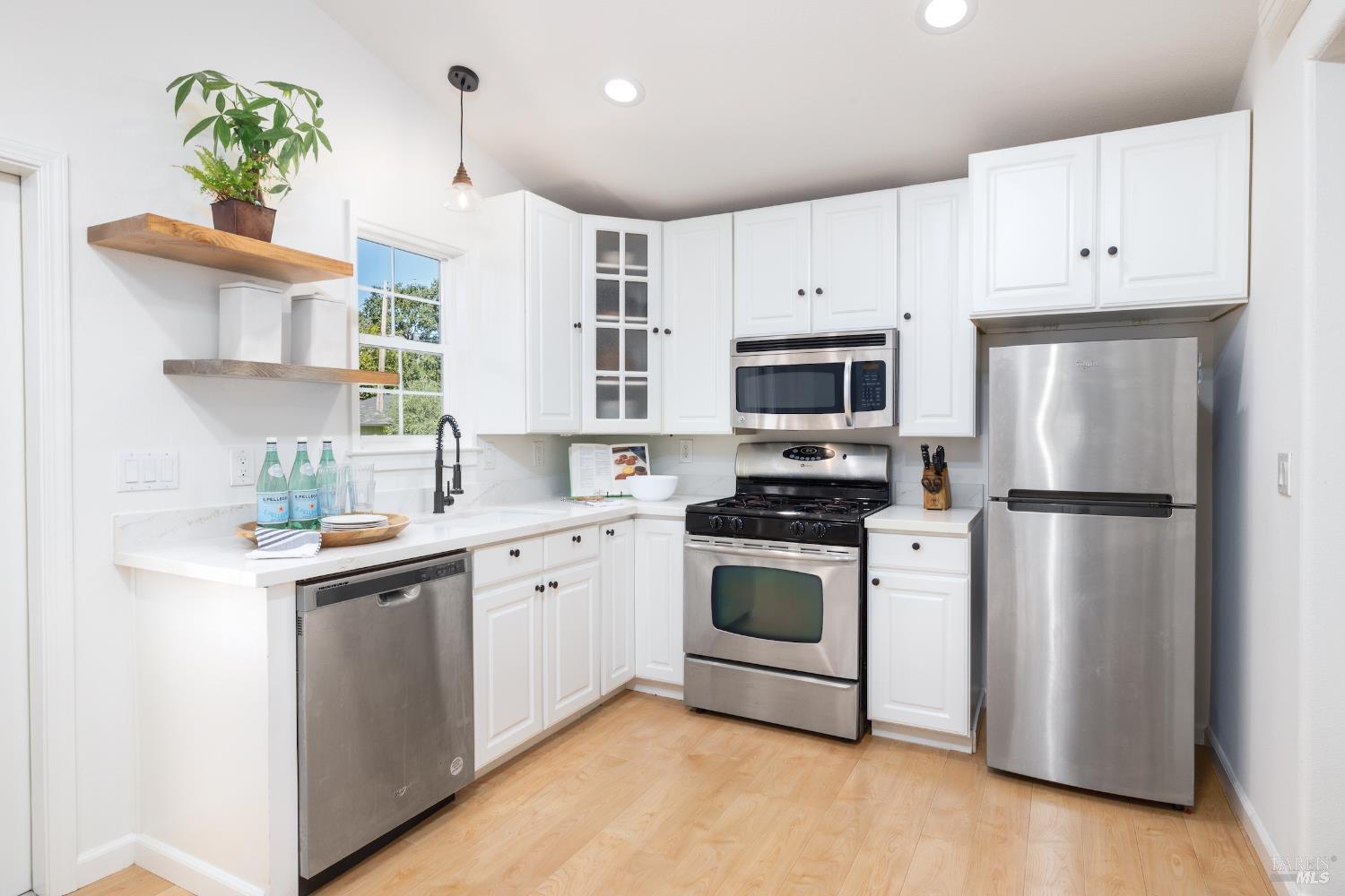 Detail Gallery Image 7 of 19 For 121 Laurel Ave, Kenwood,  CA 95452 - 2 Beds | 2 Baths