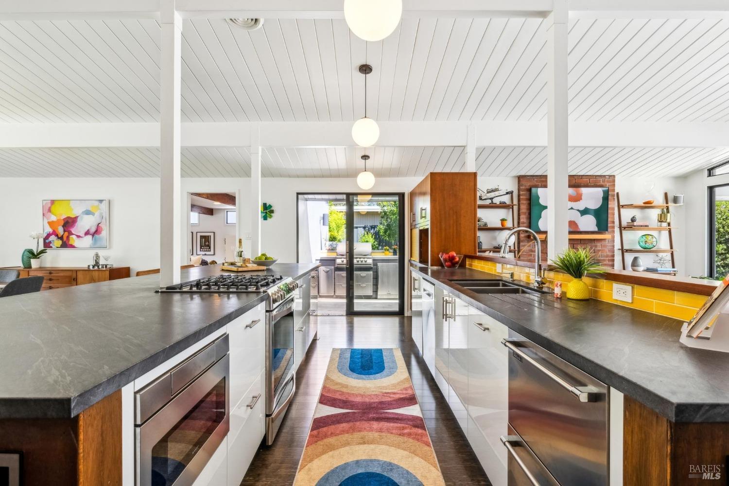 Detail Gallery Image 7 of 66 For 687 Cedarberry Ln, San Rafael,  CA 94903 - 4 Beds | 2 Baths