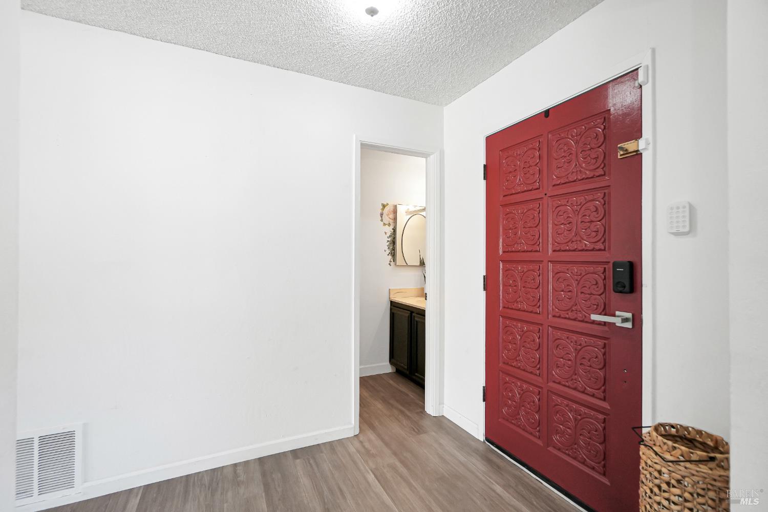Detail Gallery Image 9 of 61 For 101 Panorama Dr, Benicia,  CA 94510 - 3 Beds | 1/1 Baths