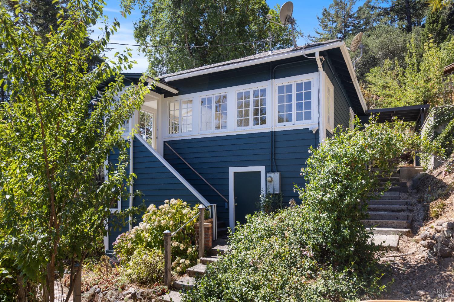 Detail Gallery Image 2 of 42 For 20 La Vuelta Ave, Lagunitas,  CA 94938 - 2 Beds | 2 Baths