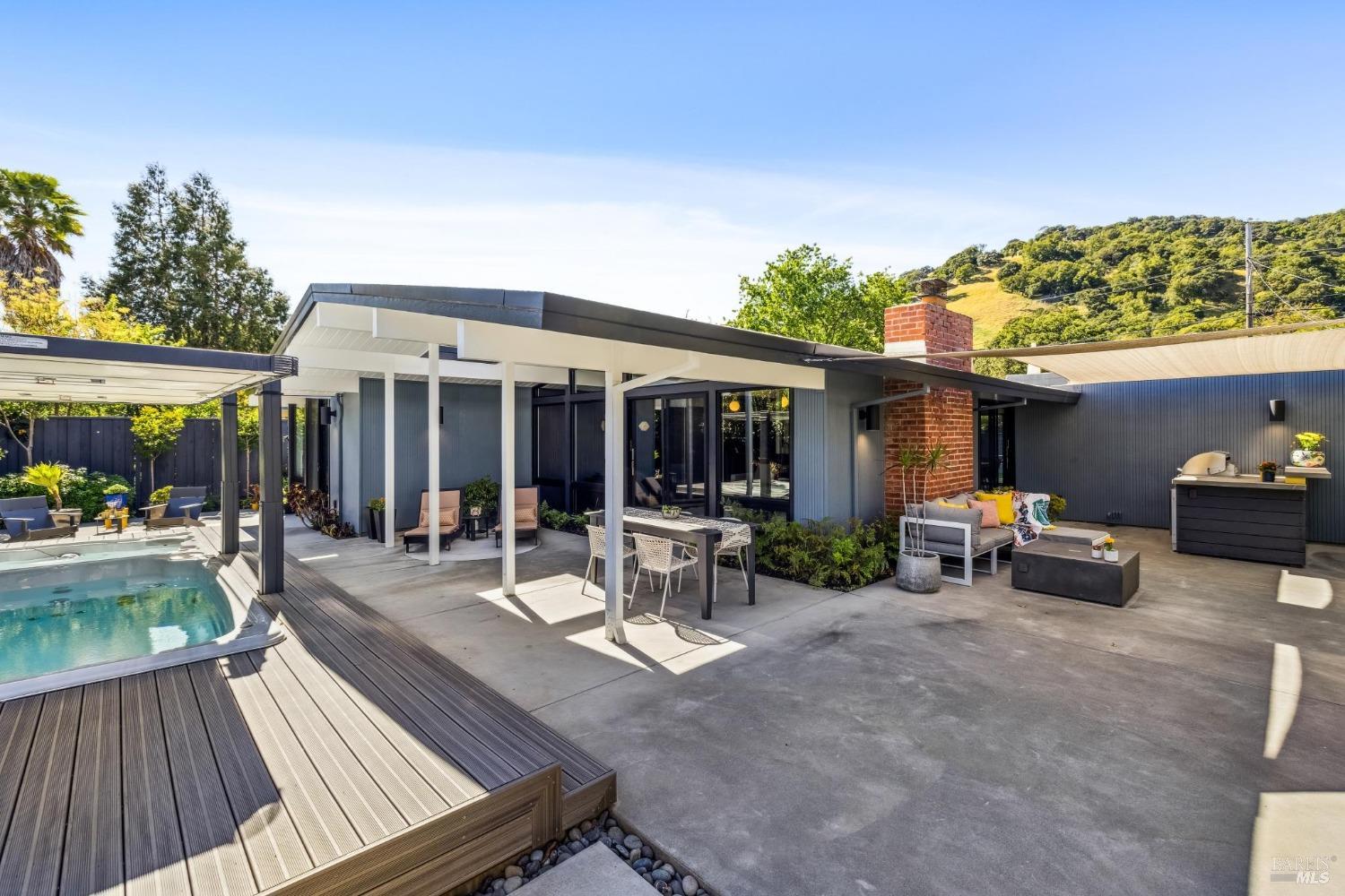 Detail Gallery Image 45 of 66 For 687 Cedarberry Ln, San Rafael,  CA 94903 - 4 Beds | 2 Baths